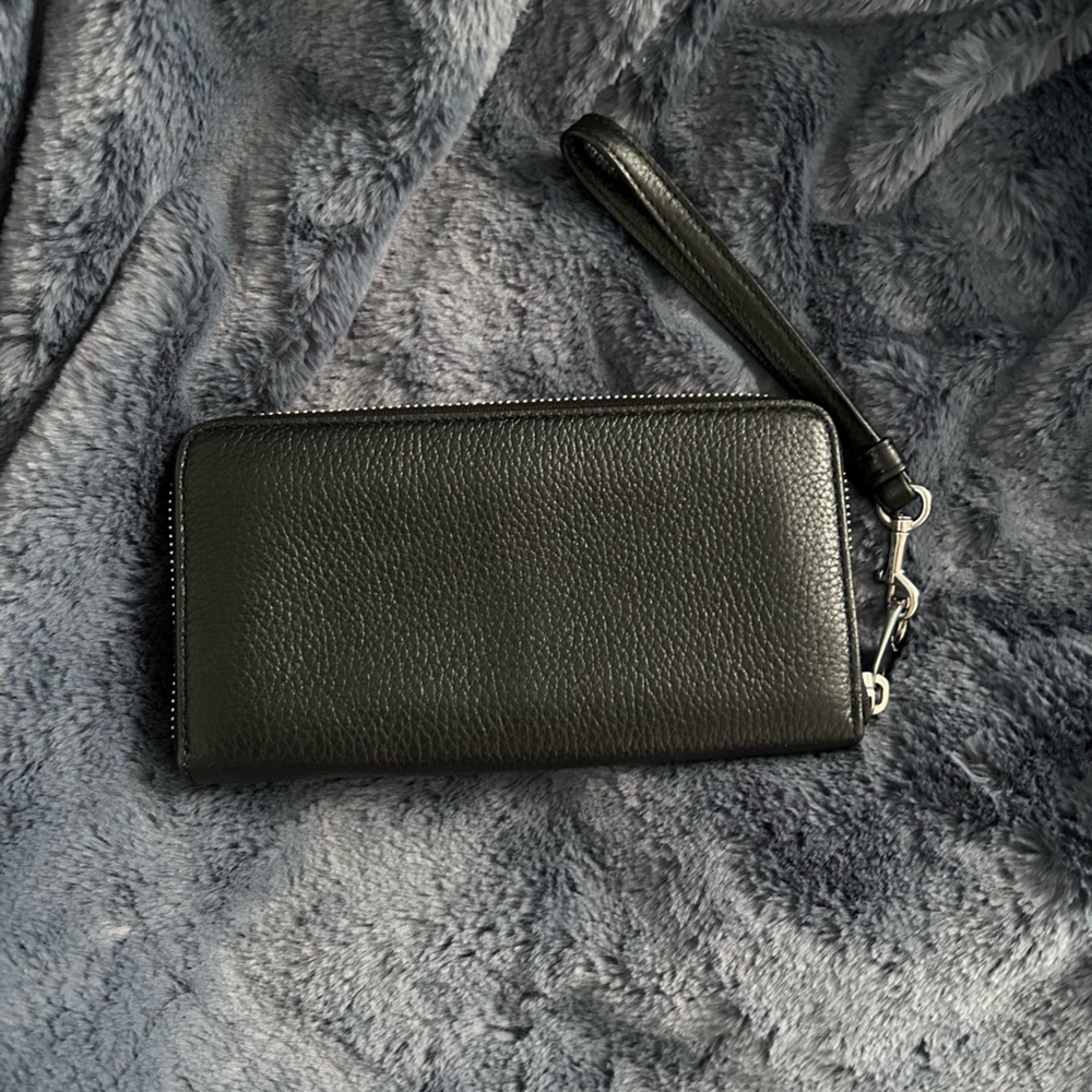 Coach Black Pebbled Leather Continental Wallet, w/Wrist Strap. - Picture 2 of 3